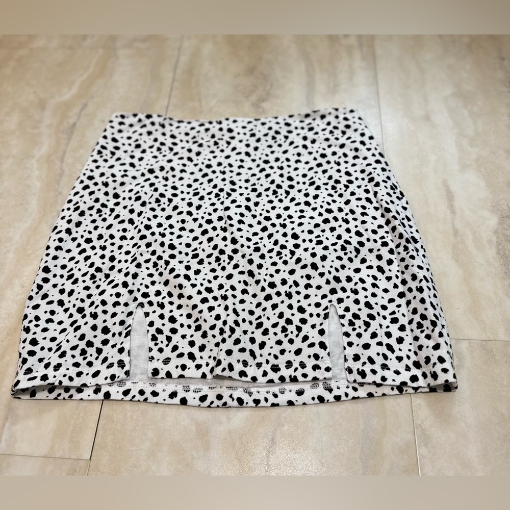 KENDALL & KYLIE 100% Rayon Black and White Dalmatian Print Mini Skirt (S)